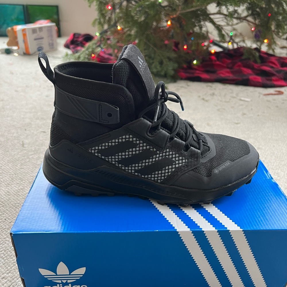 Brand New TERREX TRAILMAKER MID GORE-TEX HIKING SHOE.